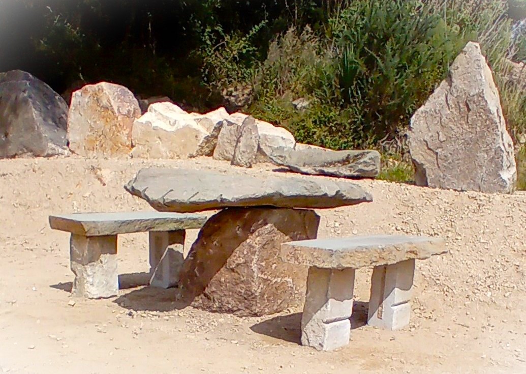 Ensemble table a manger + bancs